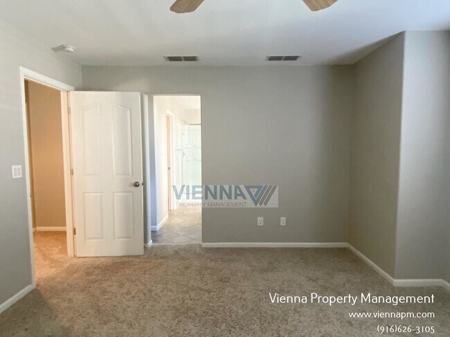 Building Photo - 131 Candela Cir