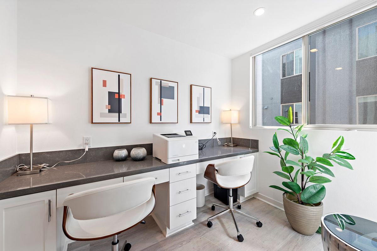 Building Photo - 213 Placemark