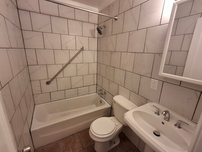 Building Photo - 825 Crestline Cir NW