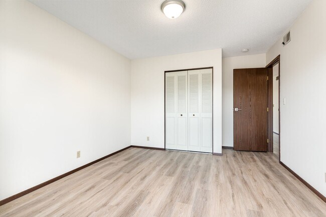 Building Photo - 1301 Springfield Dr