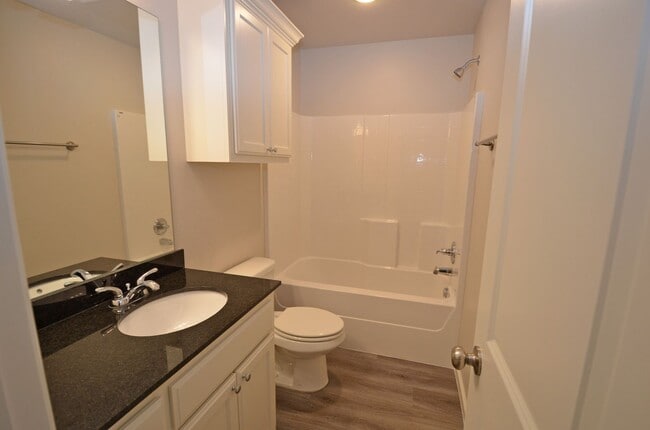 Building Photo - 3 Bed 2 Bath 2 Car Duplex in Chisholm Creek NW OKC