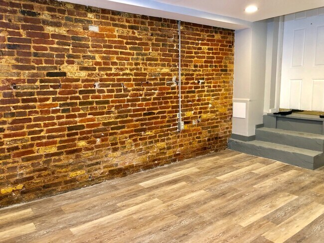 Building Photo - Unit for rent in Highlandtown