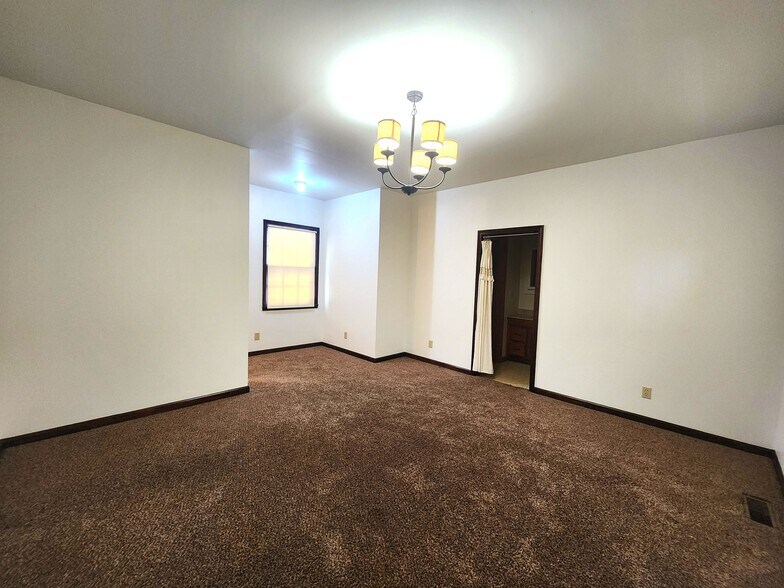 Building Photo - 513 10th Ct S