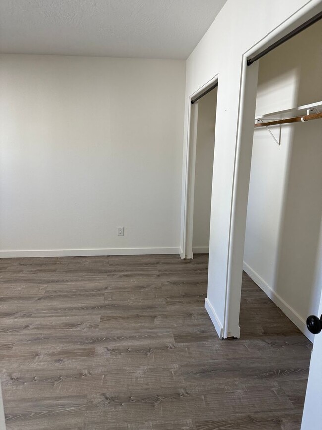 Building Photo - Completely remodeled and beautiful 2 Bedro...