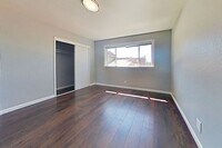 Building Photo - 569 Smalley Ave