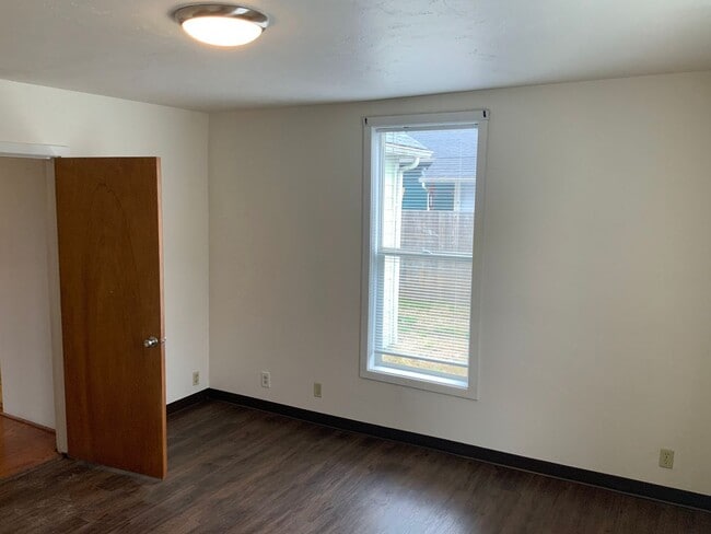 Building Photo - 2 Bedroom House in Whiteaker