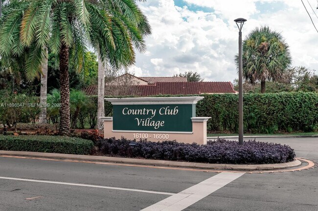 Building Photo - 16200 Golf Club Rd