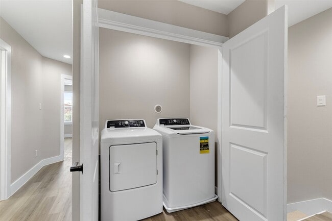 Building Photo - 3150 S Cleveland St