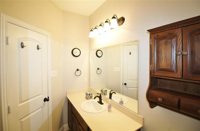 Building Photo - 1713 Fair Oaks Ln