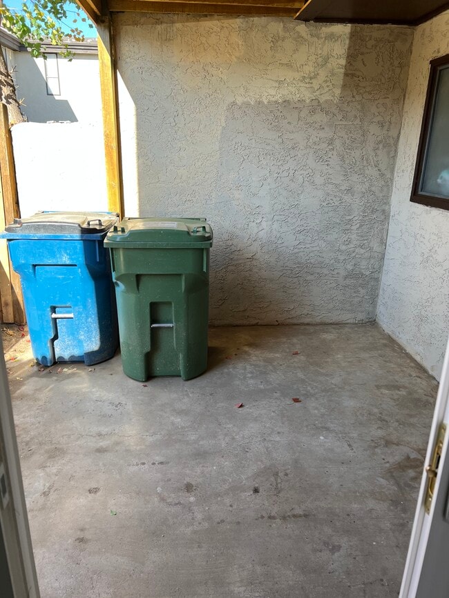Building Photo - 711 Harbour Town Dr