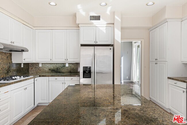 Building Photo - 24310 Belford Ct