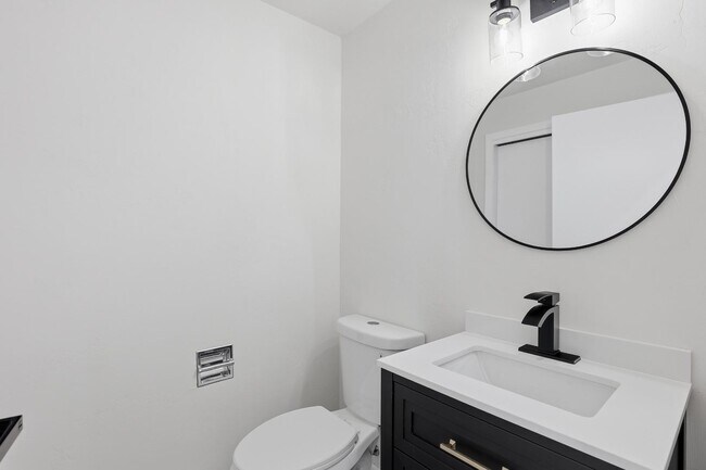 Building Photo - 957 Beta Dr