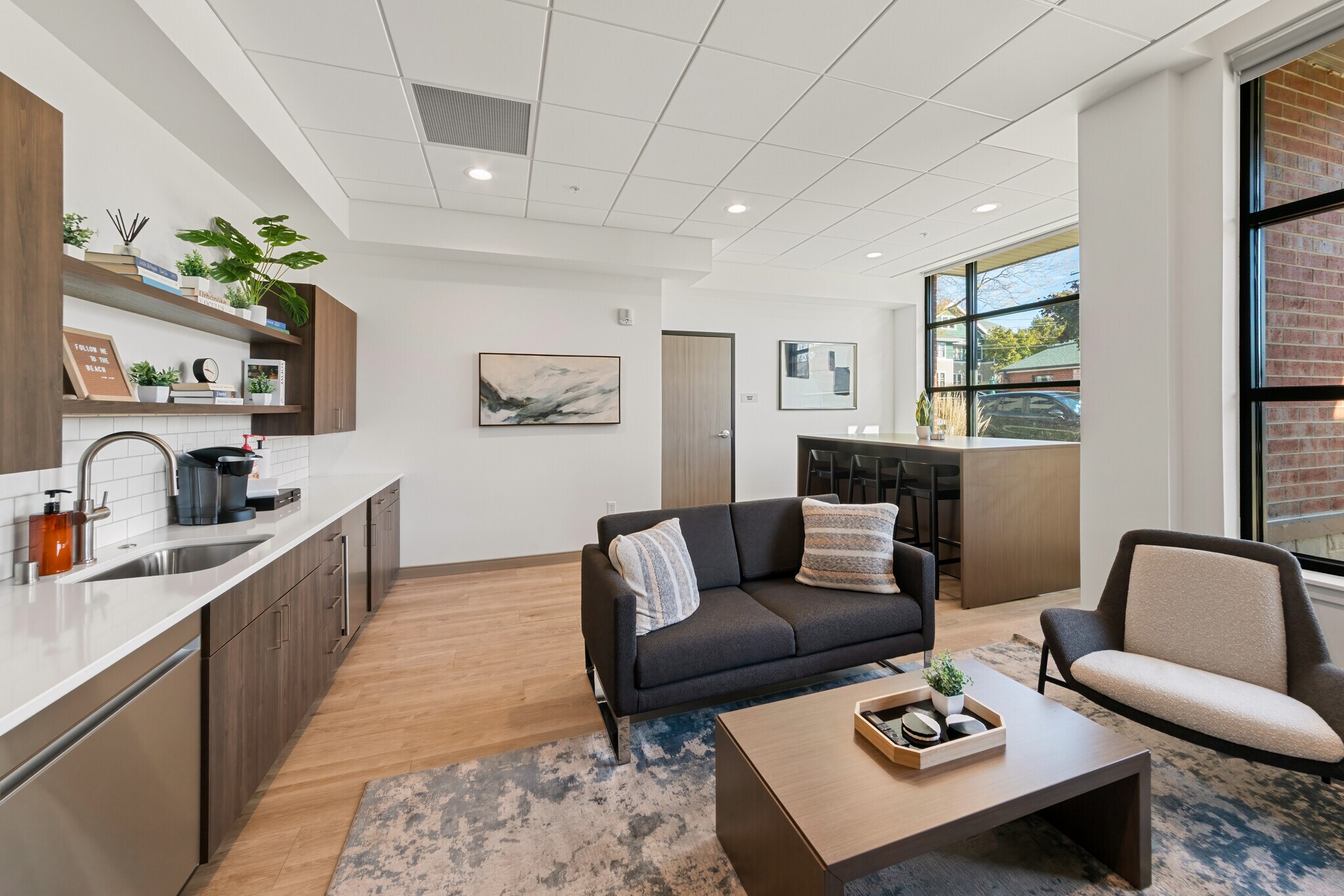 Building Photo - 2420 E Capitol Dr