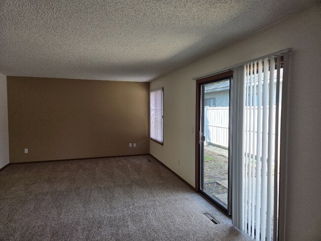 Building Photo - 6471 Hummingbird Ln