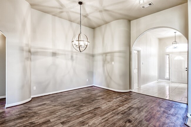 Building Photo - 7502 Wedgewood Dr