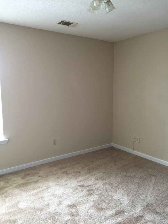 Building Photo - 2415 Ramblewood Dr