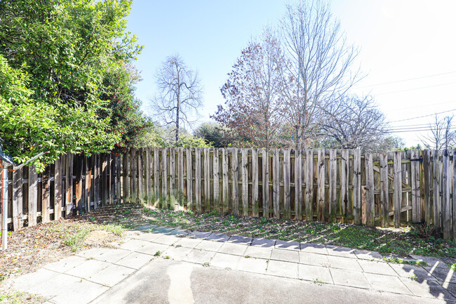 Building Photo - 1406 Leigh Ct
