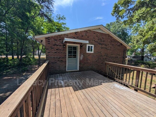 Building Photo - 4421 Kernersville Rd
