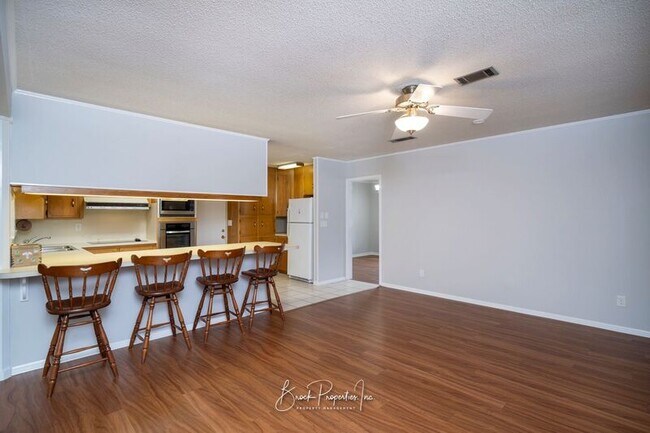 Building Photo - 6395 Duquesne Dr