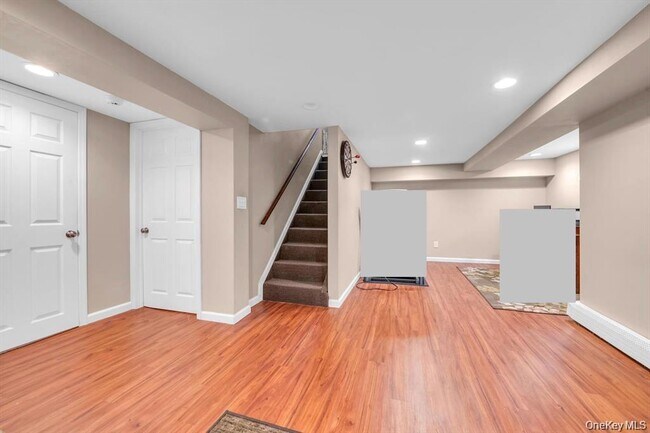 Building Photo - 91 7th St