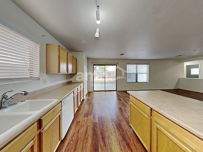 Building Photo - 15618 W Evans Dr
