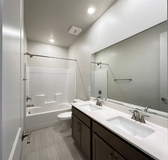 Building Photo - Summerlin West