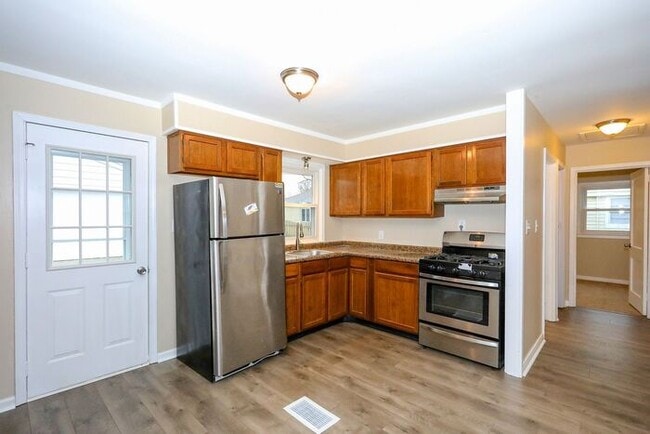 Building Photo - 2 Bedroom in Lawrence