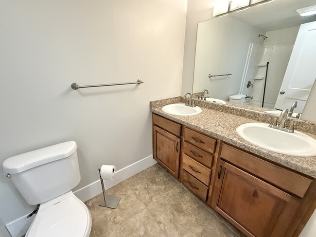 Building Photo - 1729 Colchester Ct