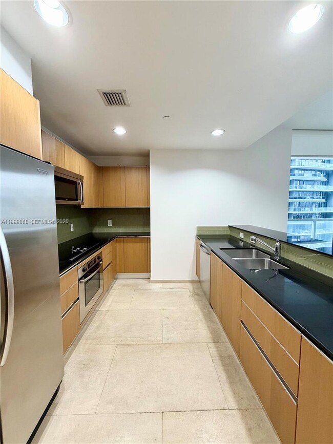 Building Photo - 1050 Brickell Ave