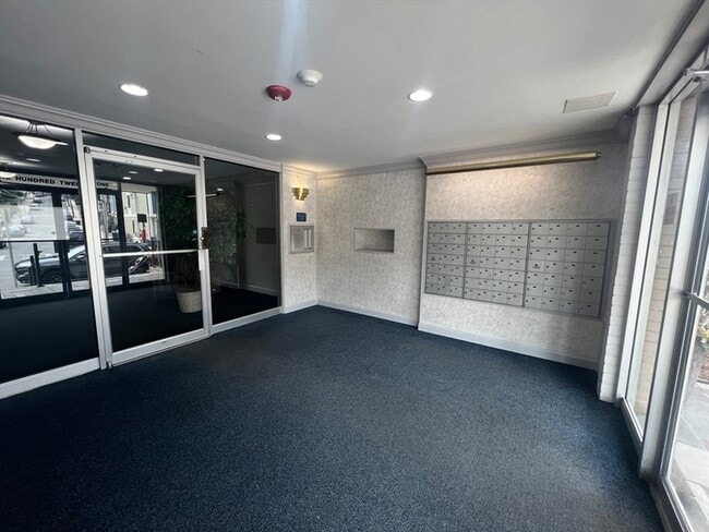 Building Photo - 121 Tremont St