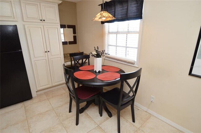 Building Photo - 5245 Coquina Key Dr SE