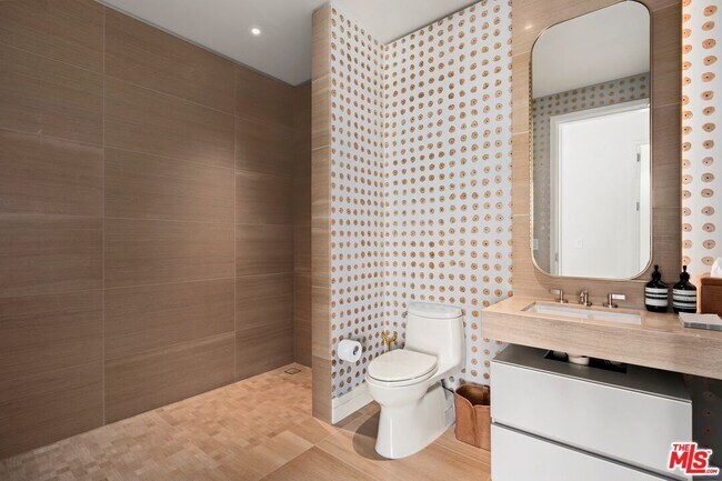 Building Photo - 211 Elm Ct