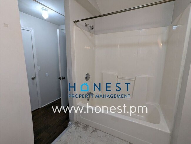 Building Photo - 110 Silver St