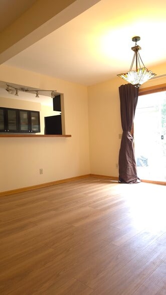 Building Photo - 69 Ponwood Cir