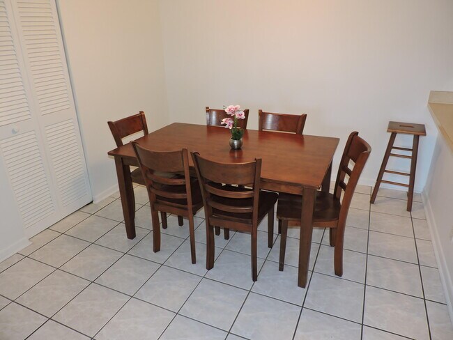 Building Photo - 3402 Gardens E Dr