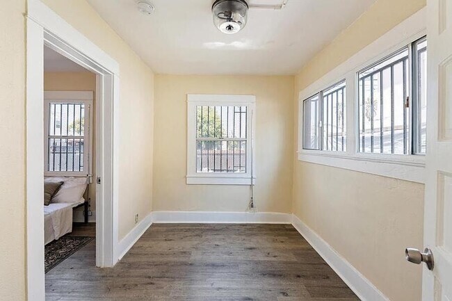 Building Photo - 1321 E 48th St