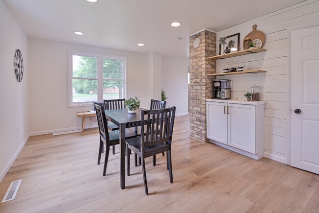 Building Photo - 337 Central Ave N