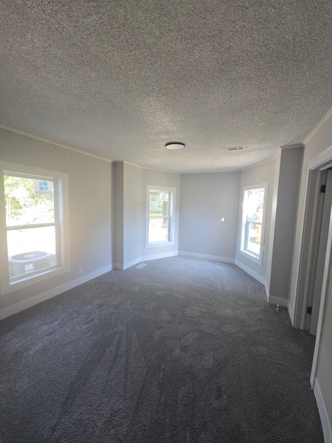 Building Photo - 331 Eastland Ave