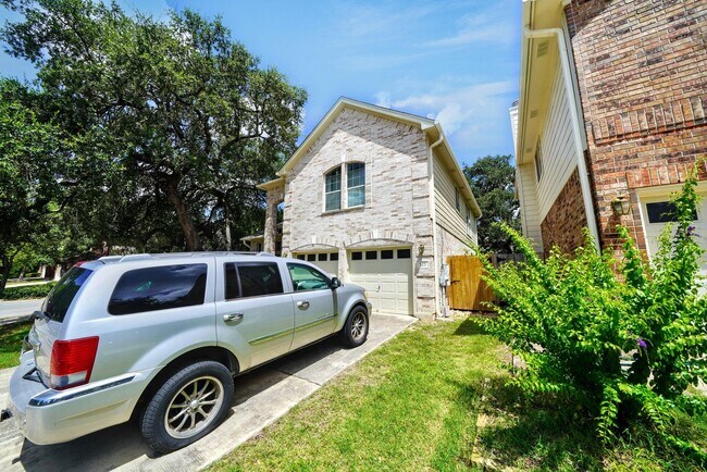 Building Photo - Spacious 3-Bedroom Home in Jonas Woods wit...