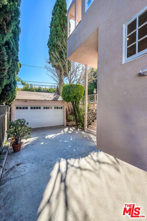 Building Photo - 10810 Rochester Ave