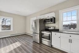 Building Photo - 946 N Main St