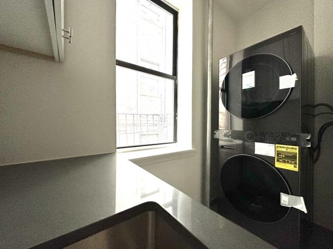 Building Photo - 3 bedroom in New York NY 10027