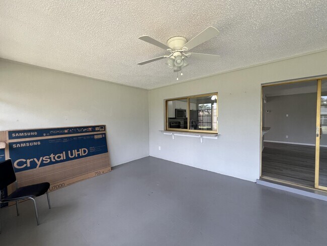 Building Photo - 1920 W Lakeview Blvd