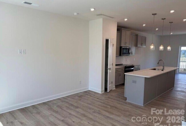 Building Photo - 5009 Layman Dr