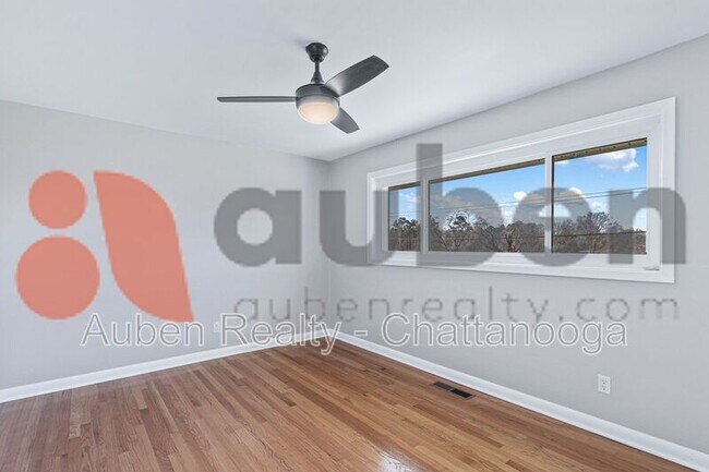 Building Photo - 4430 Lilac Ln