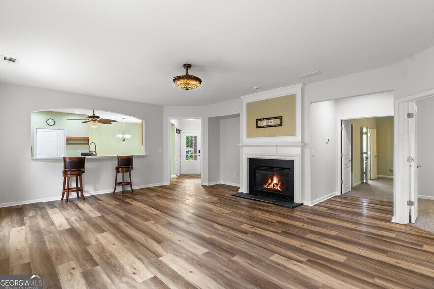 Building Photo - 105 Dahlia Dr