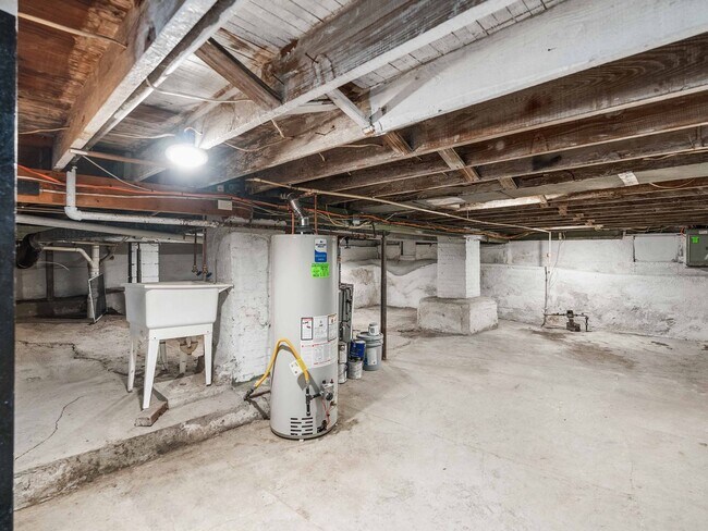 Building Photo - AVAILABLE OCT 1st! Don't miss this RENOVATED 2 bedroom in Penn Hills!