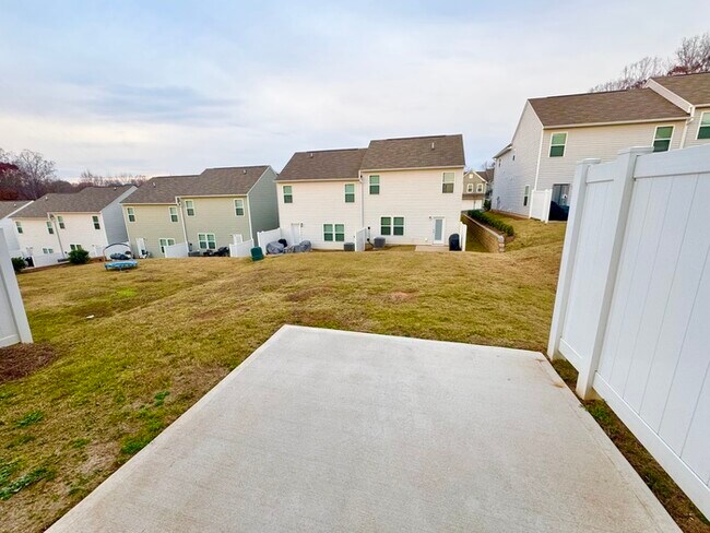 Building Photo - 115 Luna Ln