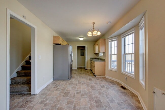 Building Photo - 3 bed 2 bath in the heart of St. B.  Fresh Paint.  Clean and Ready for You.