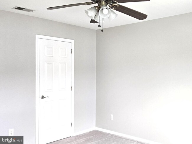 Building Photo - 219 Fieldstone Ln